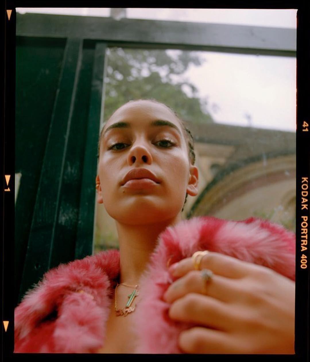 Jorja Smith iPhone Wallpapers - Wallpaper Cave