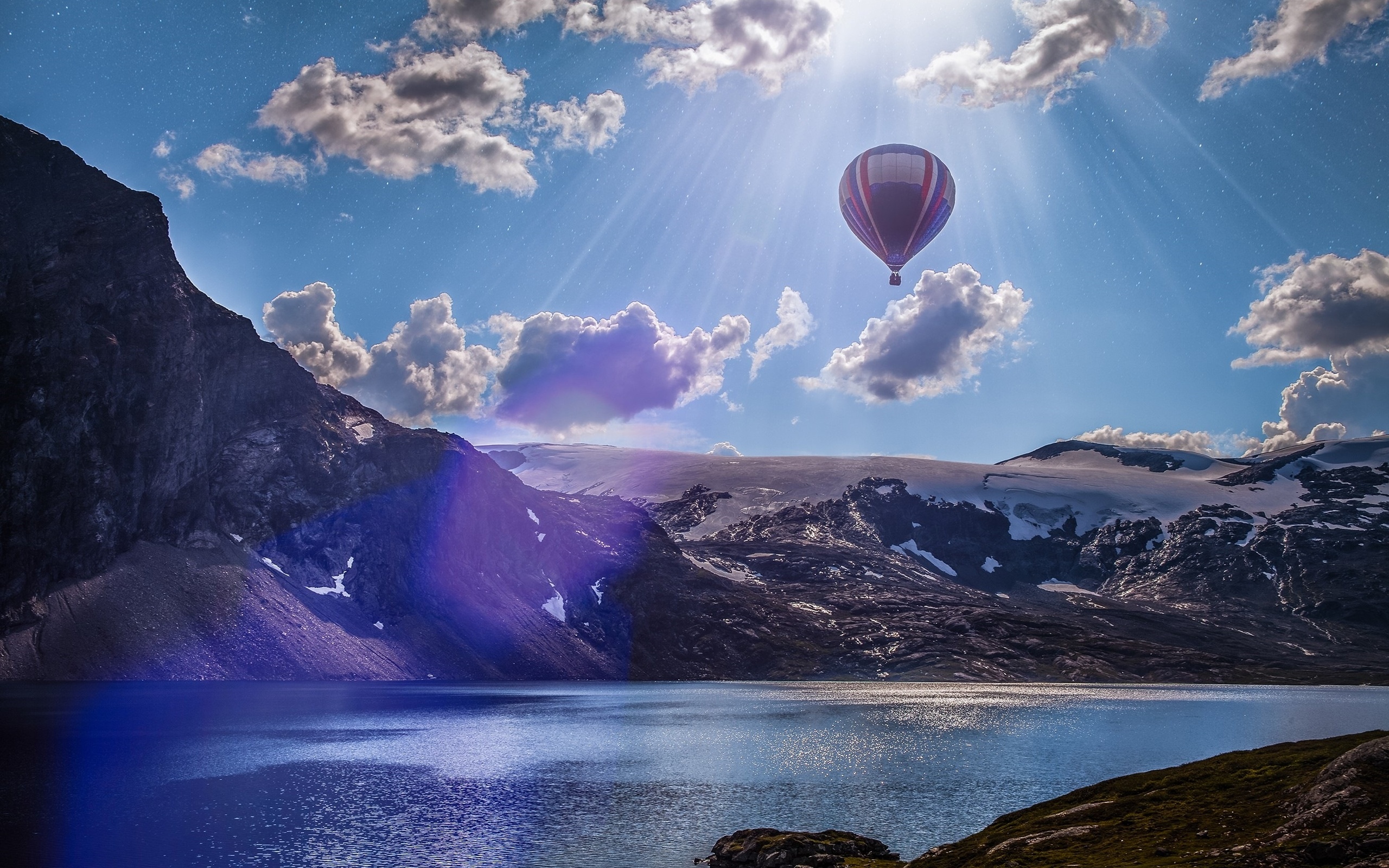 Download wallpaper Norway, lake, mountains, air balloon