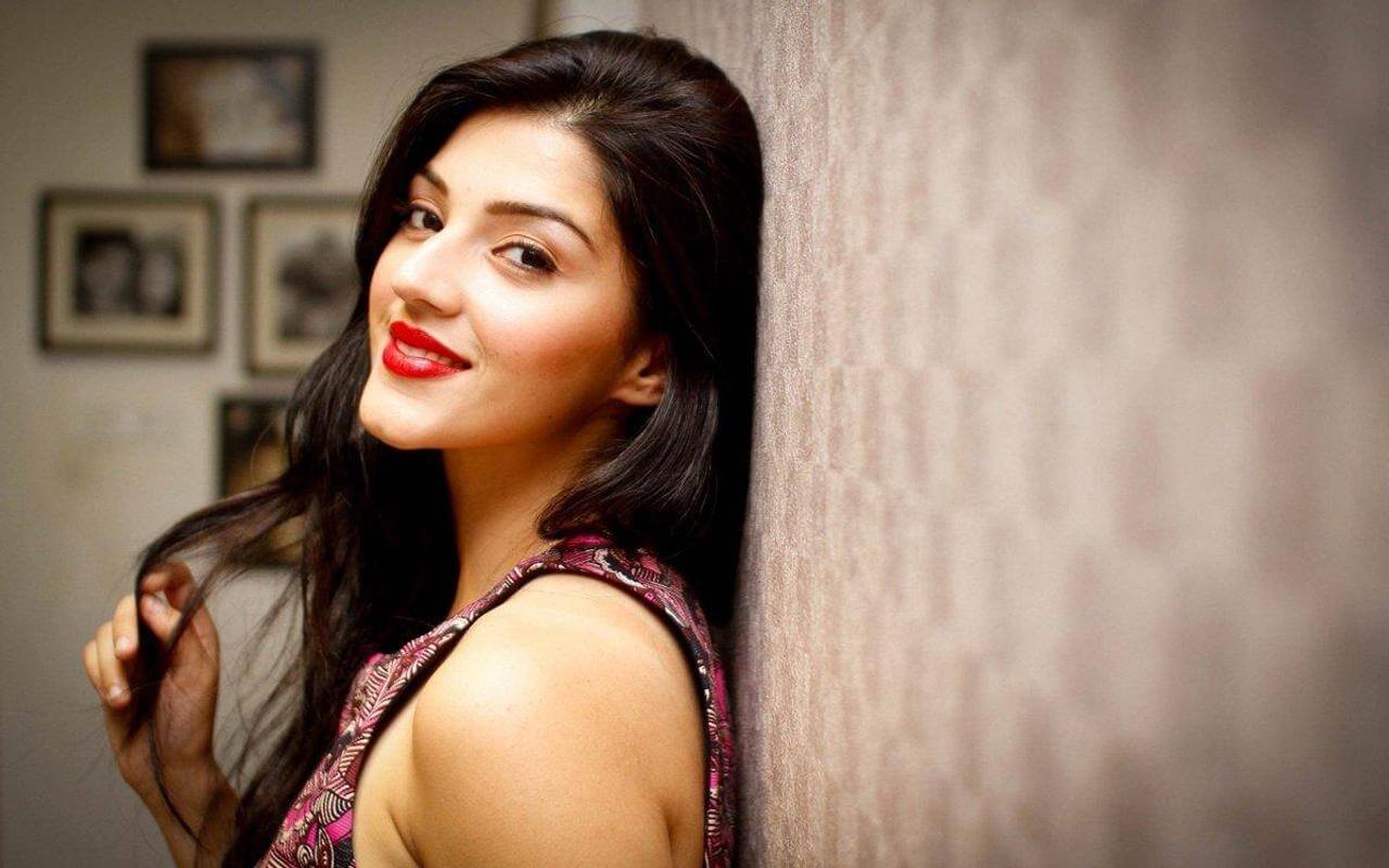 Mehreen Pirzada Image, HD Photo, Wallpaper, Latest