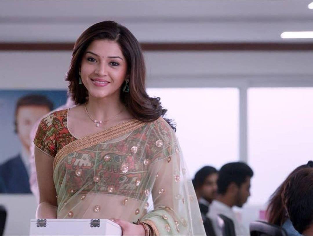 Actress Mehreen Pirzada New HD Photo