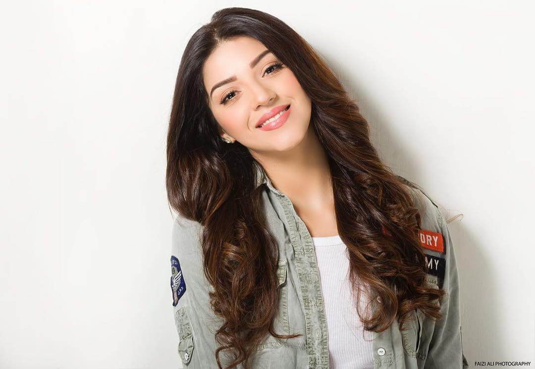 Mehreen Pirzada Wiki, Biography, Age, Movies, Image