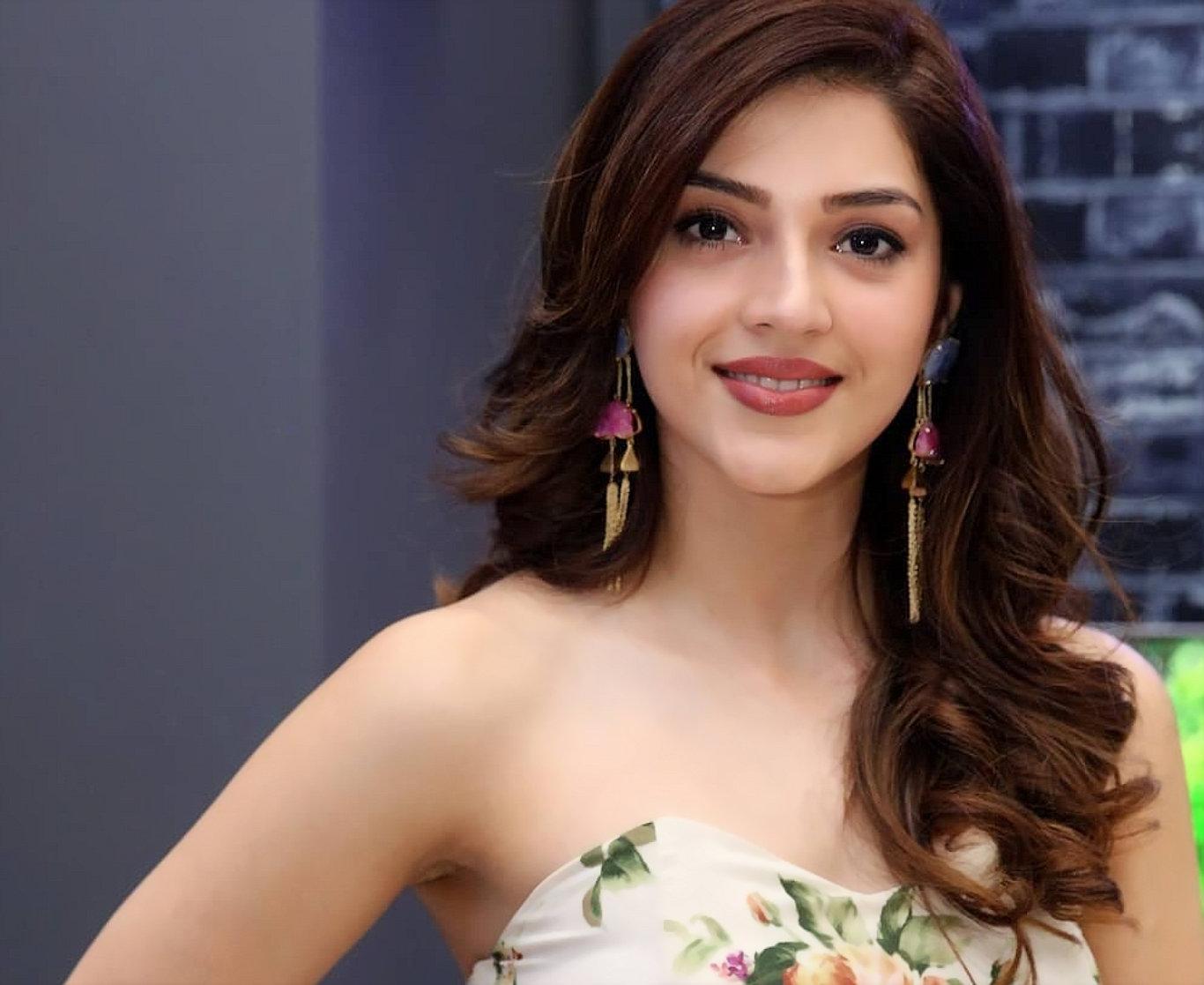 Mehreen Pirzada Hot Latest HD Wallpaper