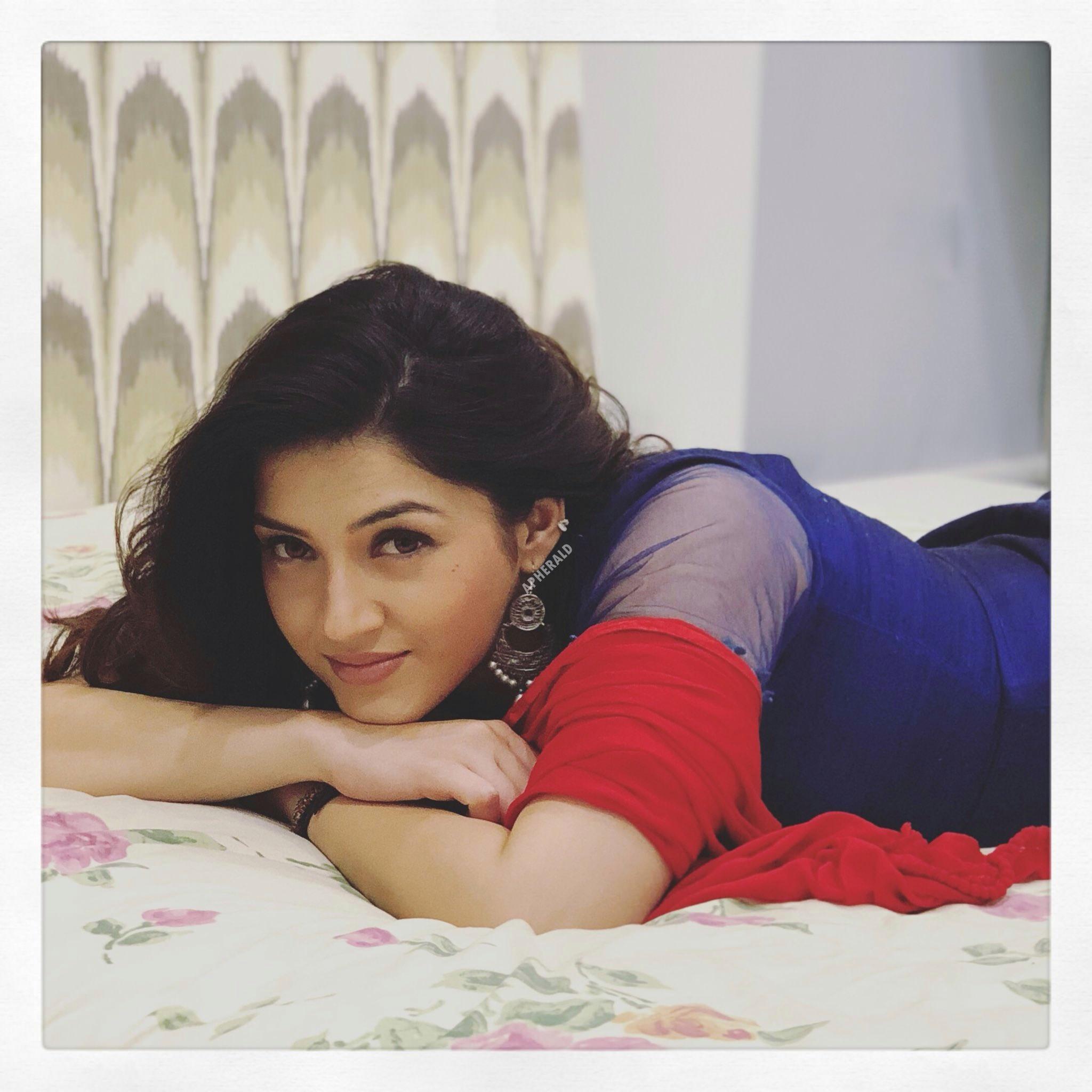 Mehreen Pirzada Kaur Bold Hd, Download Wallpaper on Jakpost