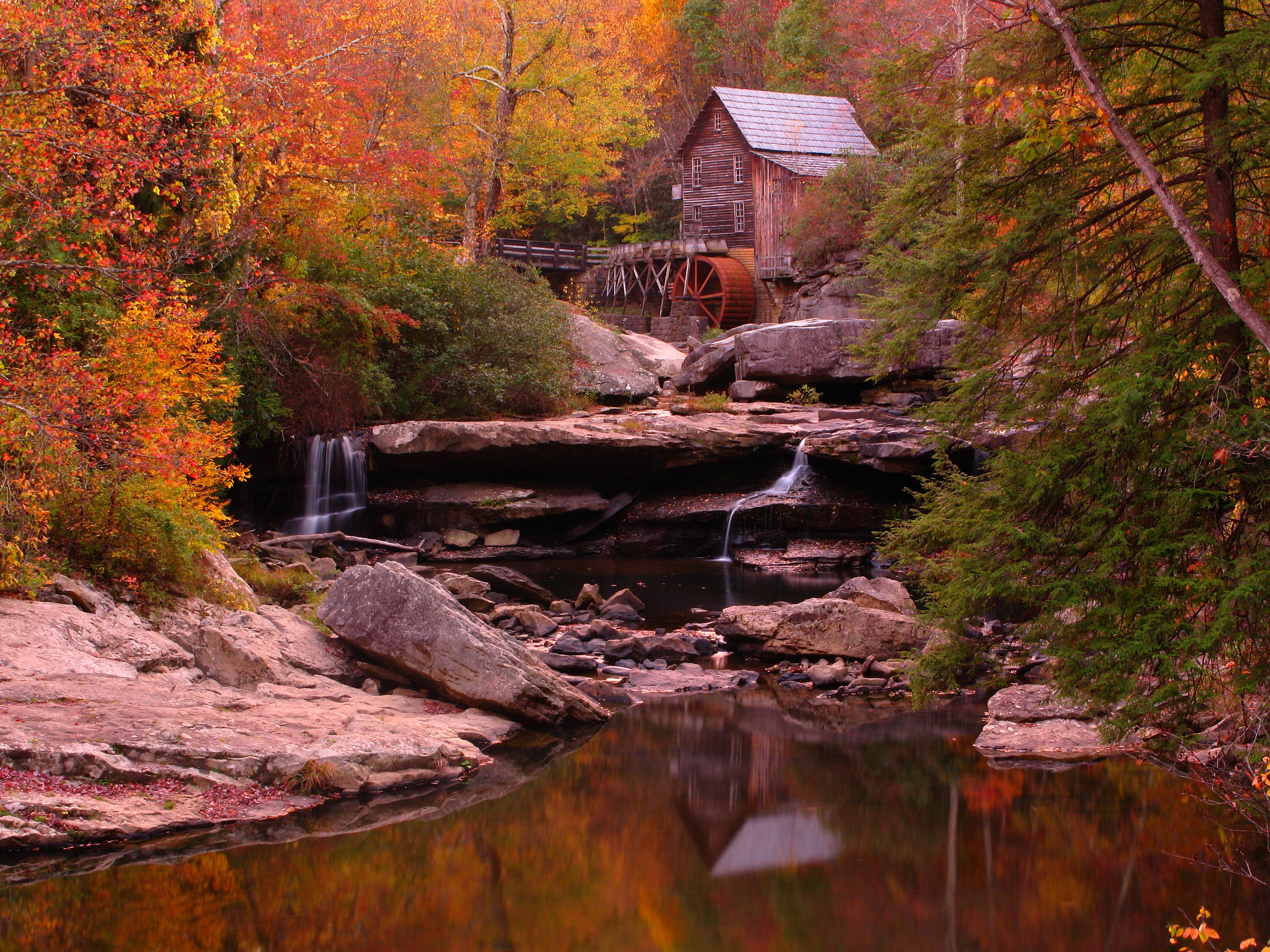 Screensaver Glade Creek Grist Mill, West Virginia, autumn