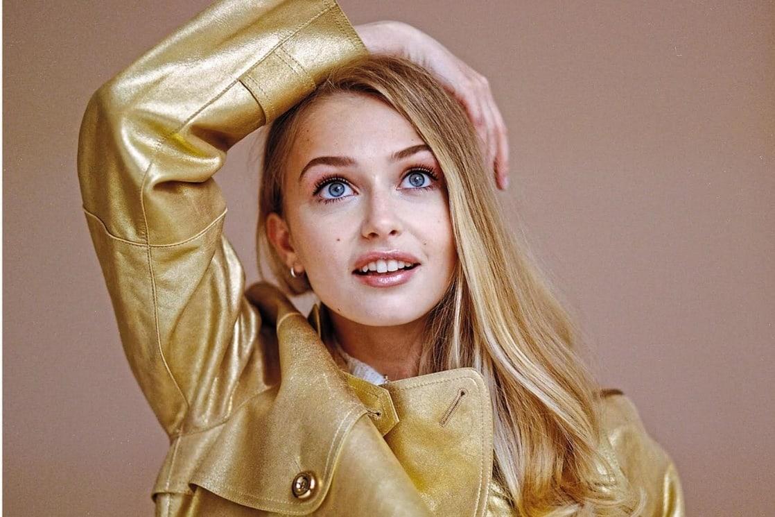 Hot Picture of Sophie Simnett Are Just Too Damn Beautiful
