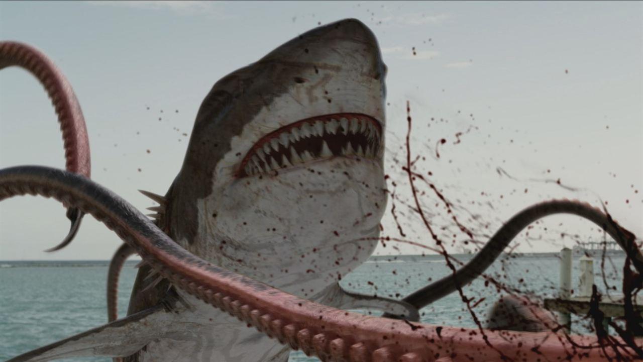 Imagens e Fotos de Sharktopus vs. Whalewolf.