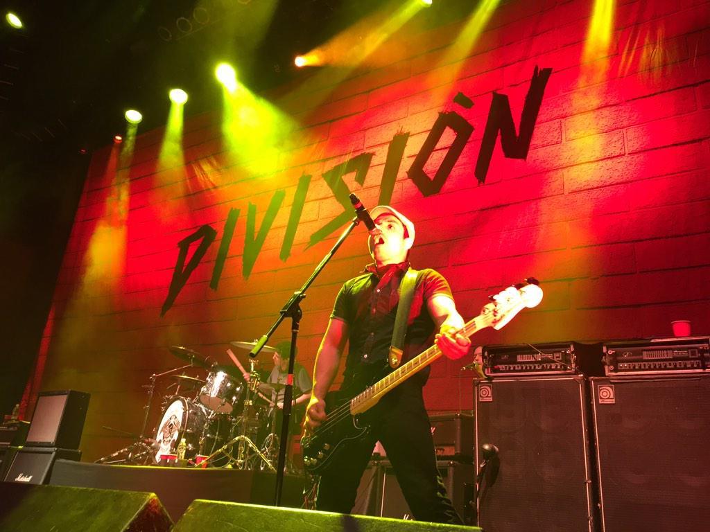 División Minúsculaíes mientras ves llover