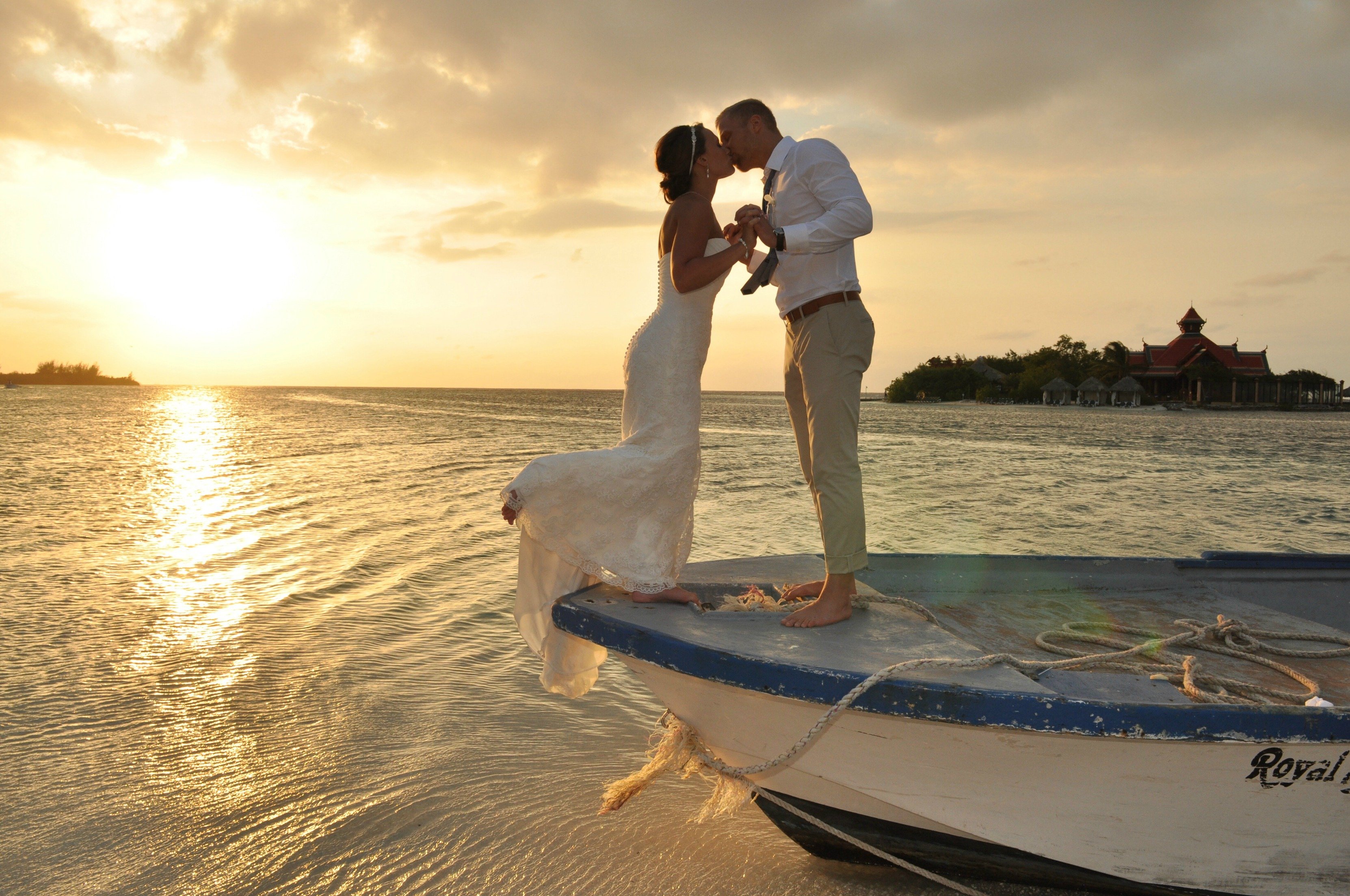 Kissing kiss mood love wallpaperx2208