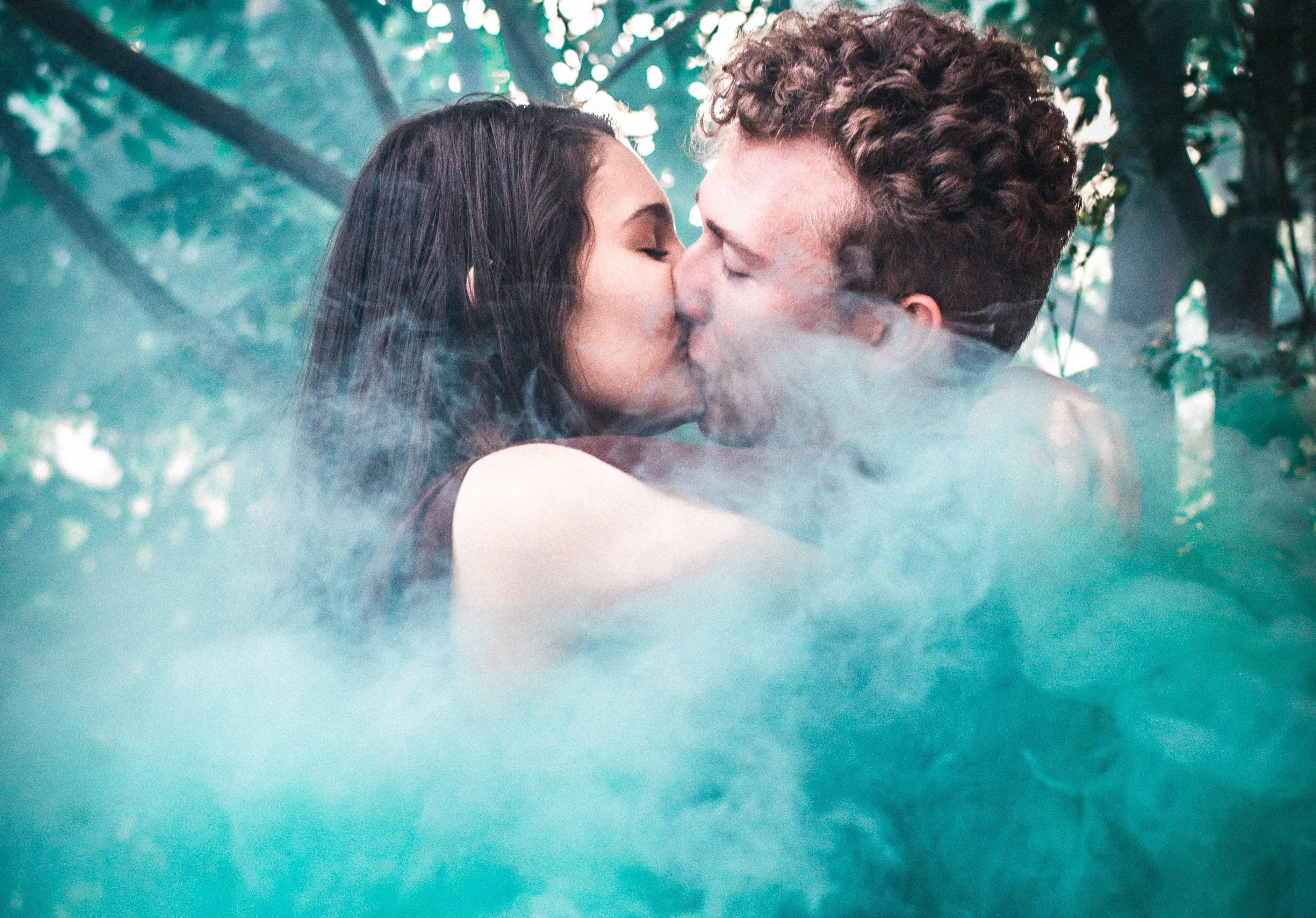Amazing Kissing Wallpaper great romance in smoke