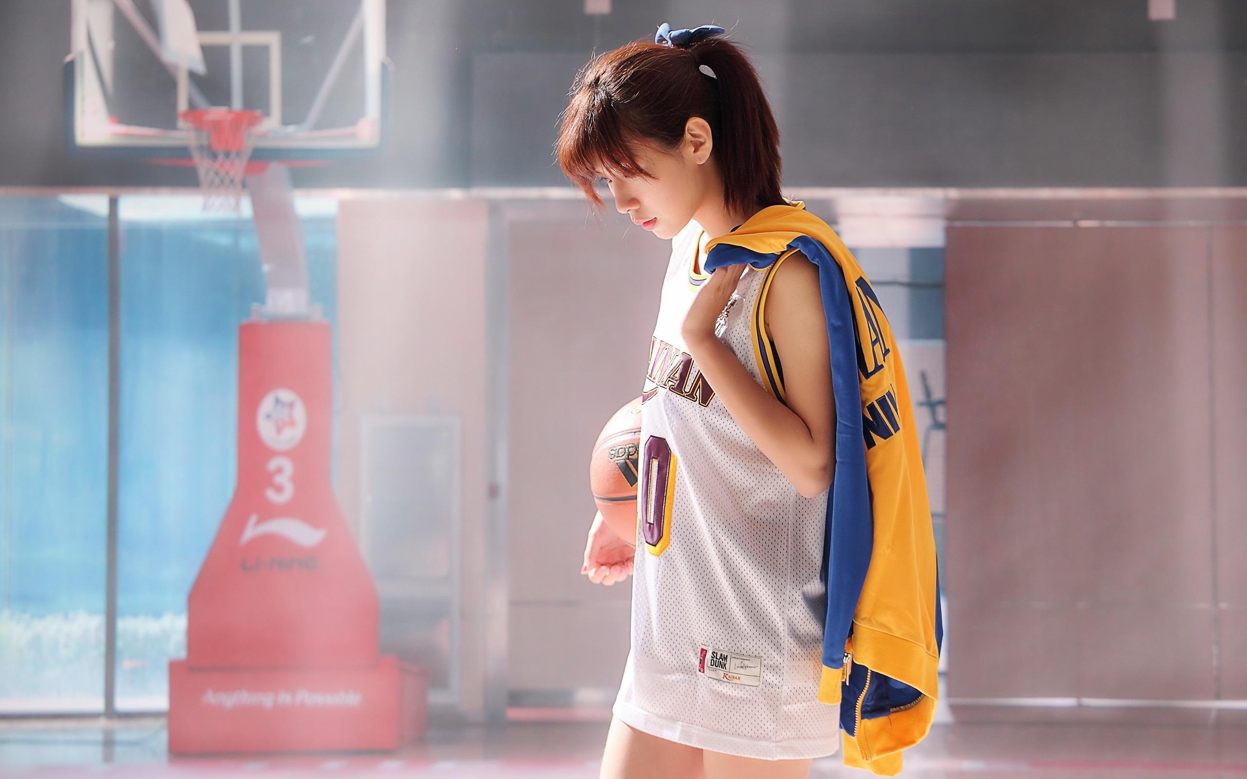 Wallpaper Japanese girl, basketball, training 2560x1600 HD