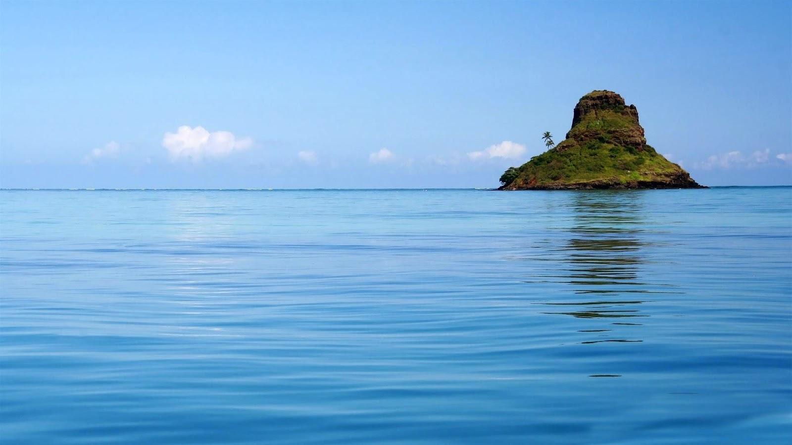 World Most Beautiful Island in Sea Nature Image Wallpaper