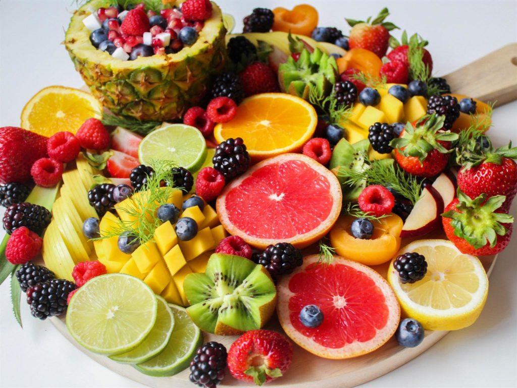 COLOURFUL SUMMER FRUIT SNACK TRAY