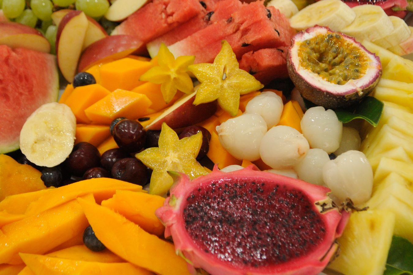 Fruit platter. size 1349x897 pix. free aljanh.net