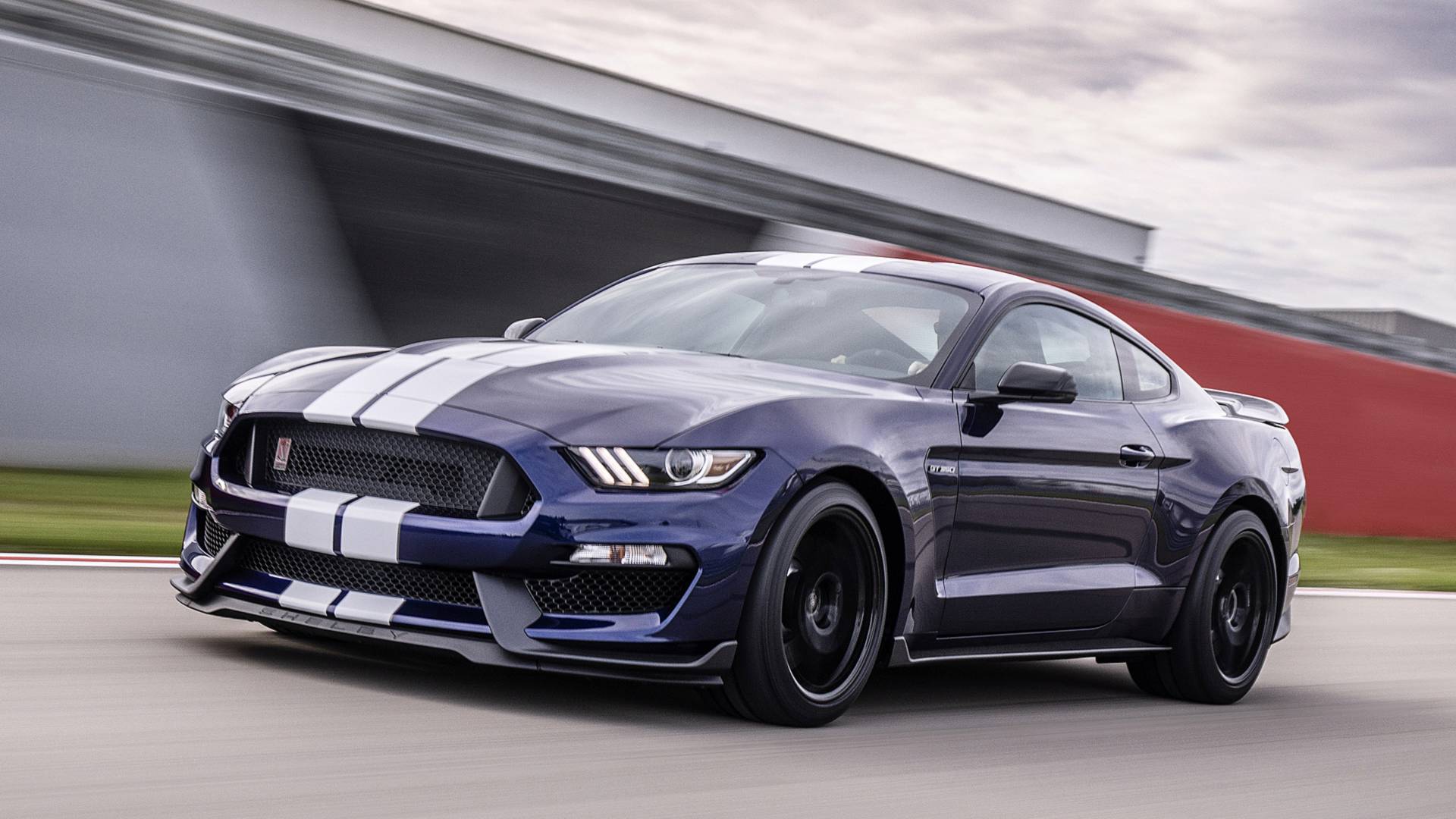 Ford Mustang Shelby GT350 Gets Sharper, More Stylish