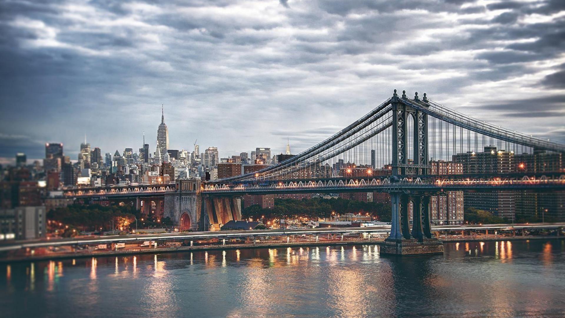 Manhattan Bridge Into The City HD Desktop Background