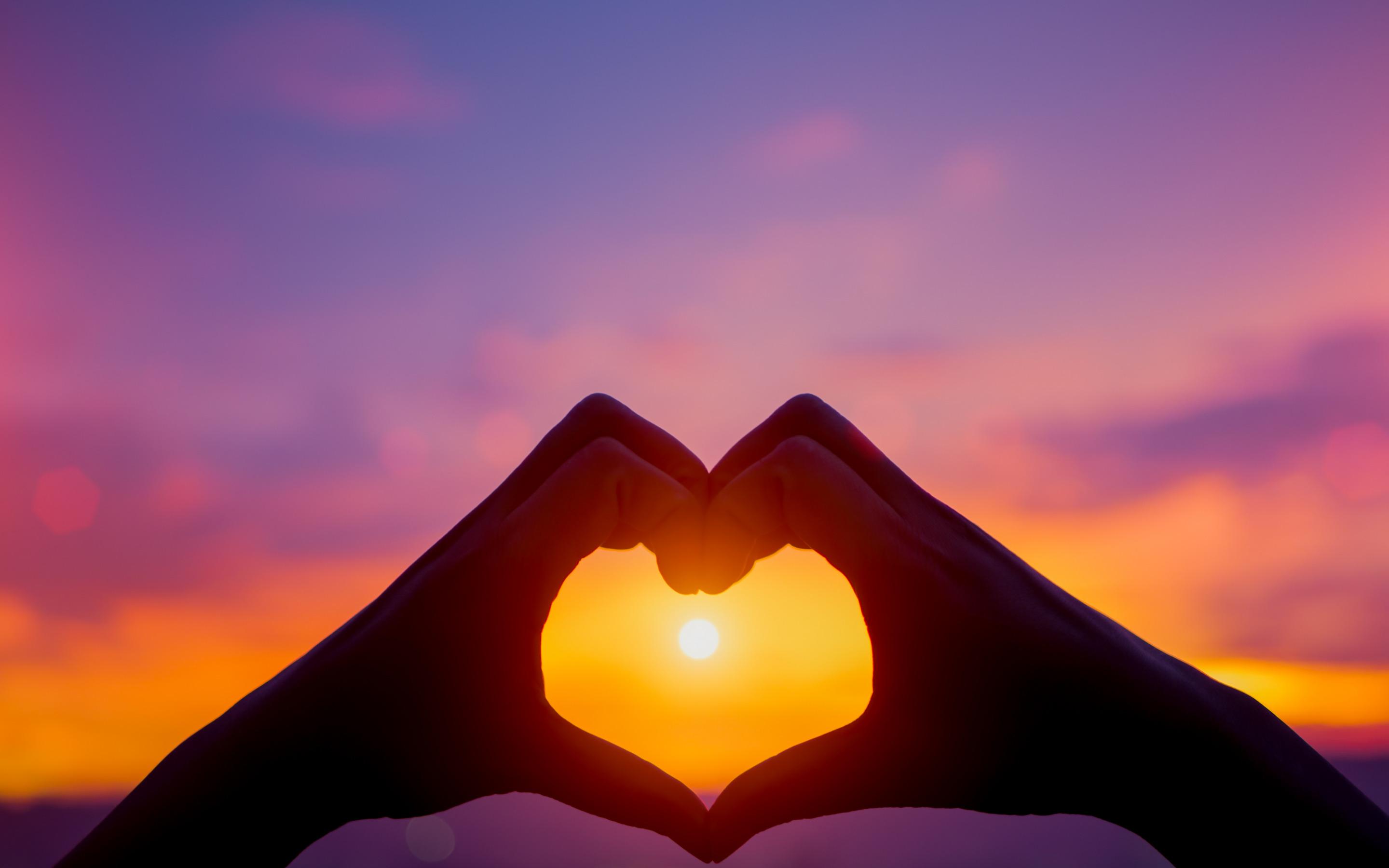 Download wallpaper sign of the heart by hands, sunset, evening, sun in hand, heart, romance for desktop with resolution 2880x1800. High Quality HD picture wallpaper