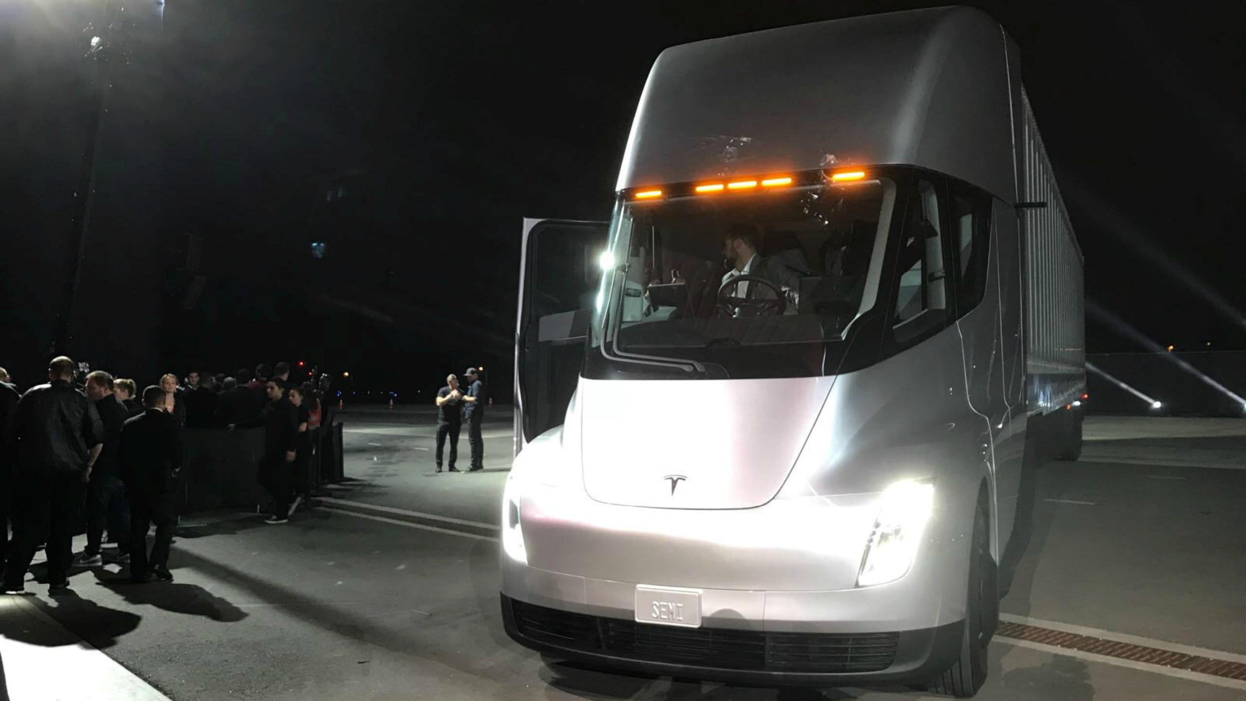 Tesla Unveils Electric Semi Truck