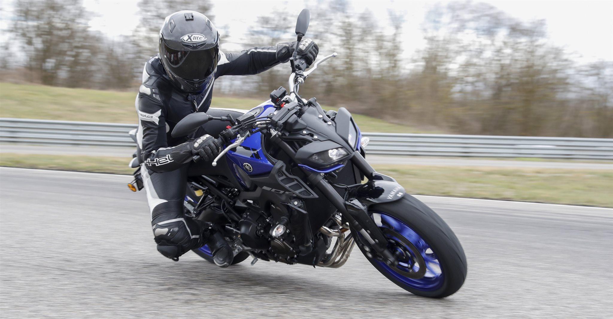 Yamaha MT 09 SP Und MT 09 Im Vergleichstest Auf Der