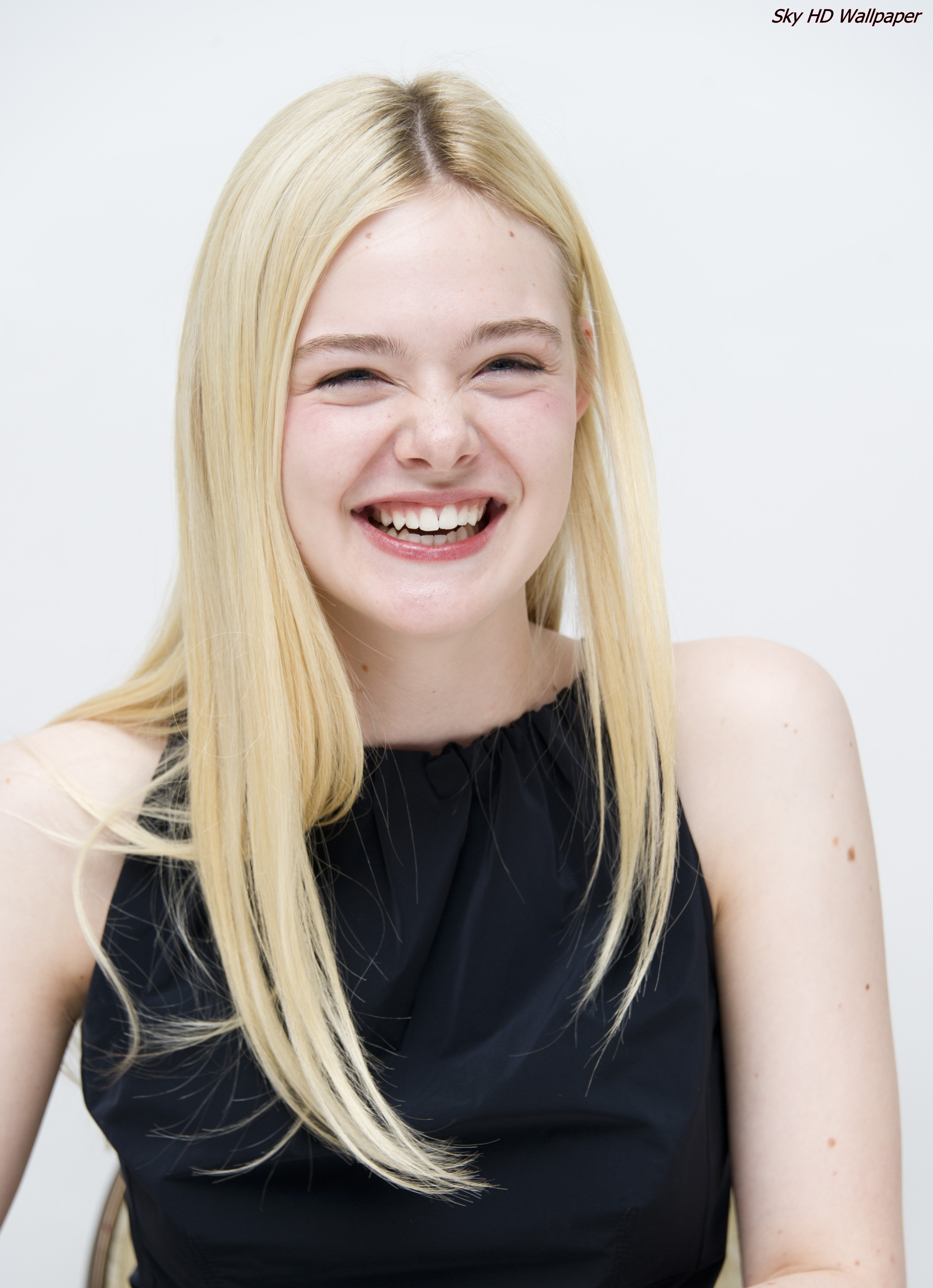 Elle Fanning HD Wallpaper for desktop download