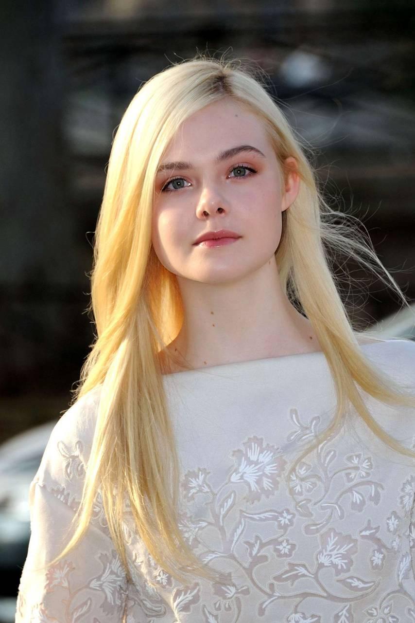 Elle Fanning Wallpaper