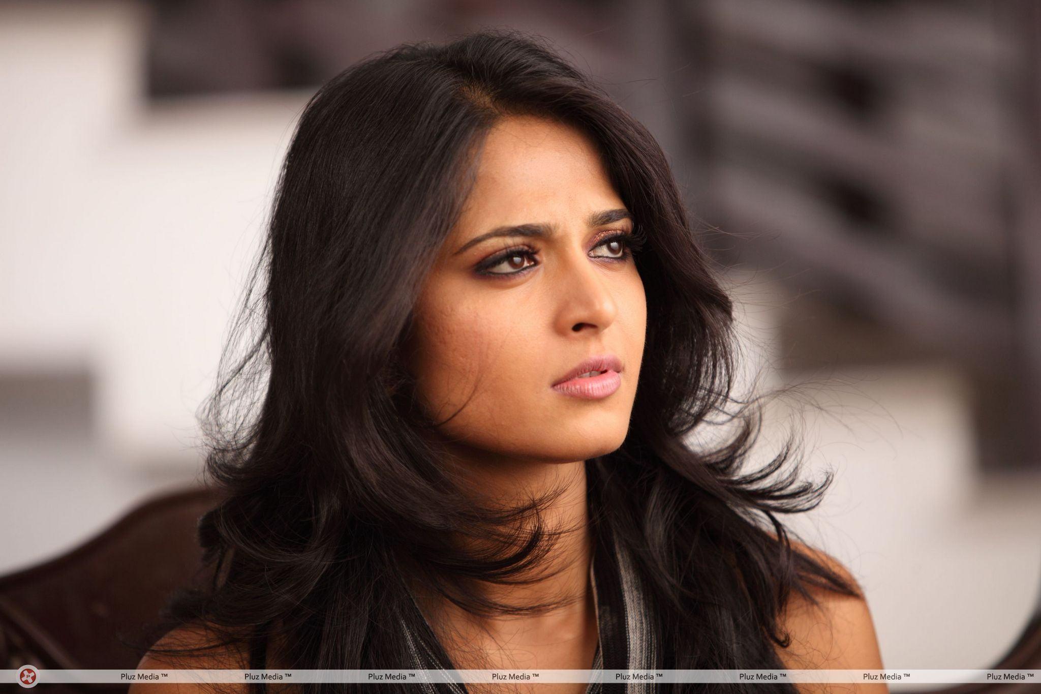 Anushka Shetty HD Wallpaper