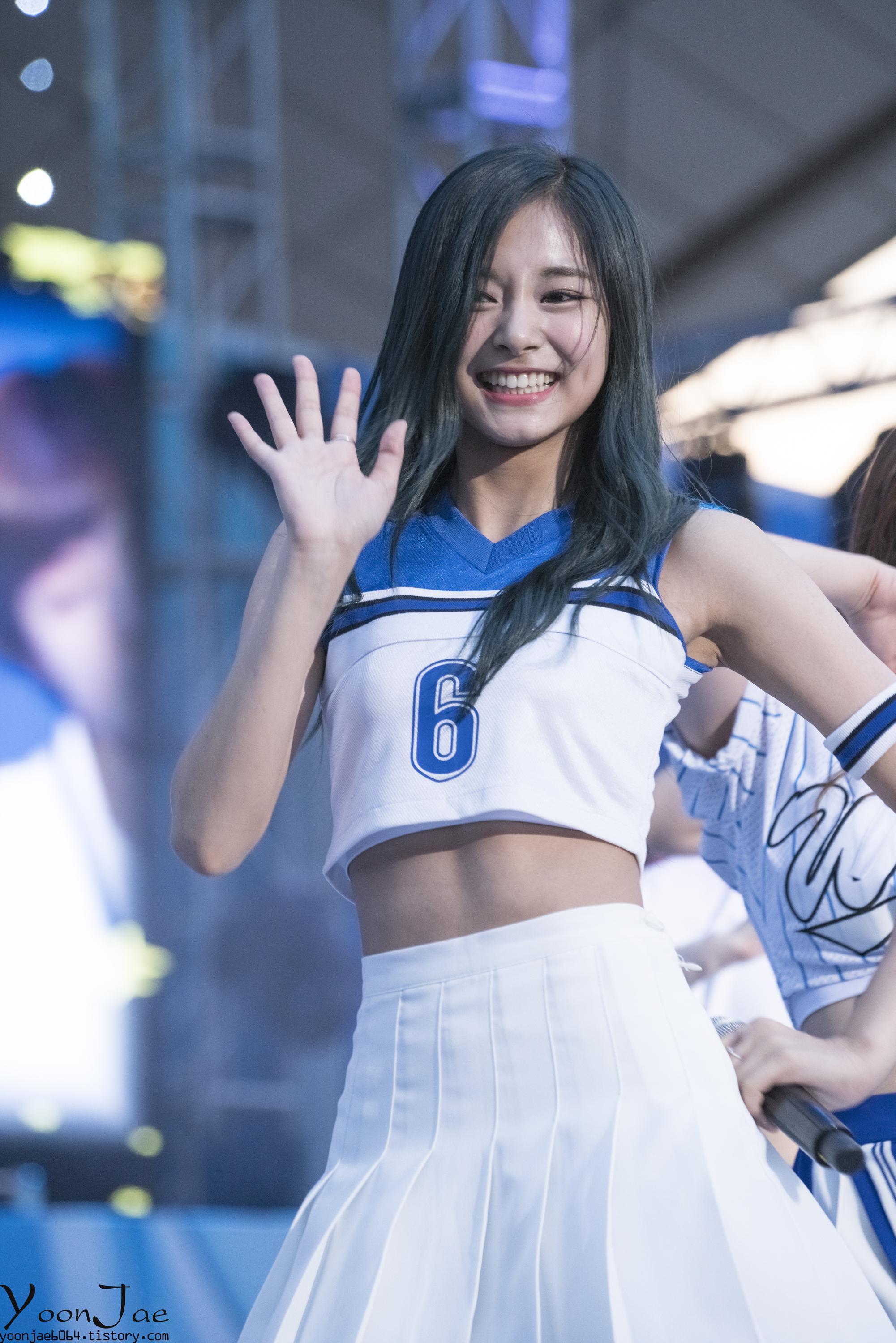 Tzuyu iPhone Wallpaper, Picture