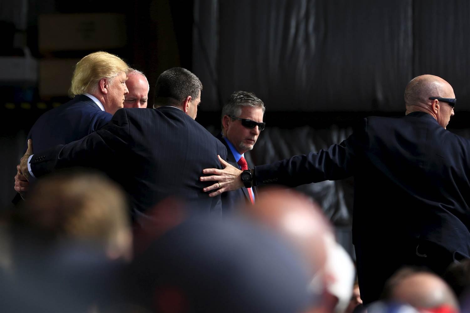 Secret Service Rushes Stage to Protect Donald Trump at Ohio