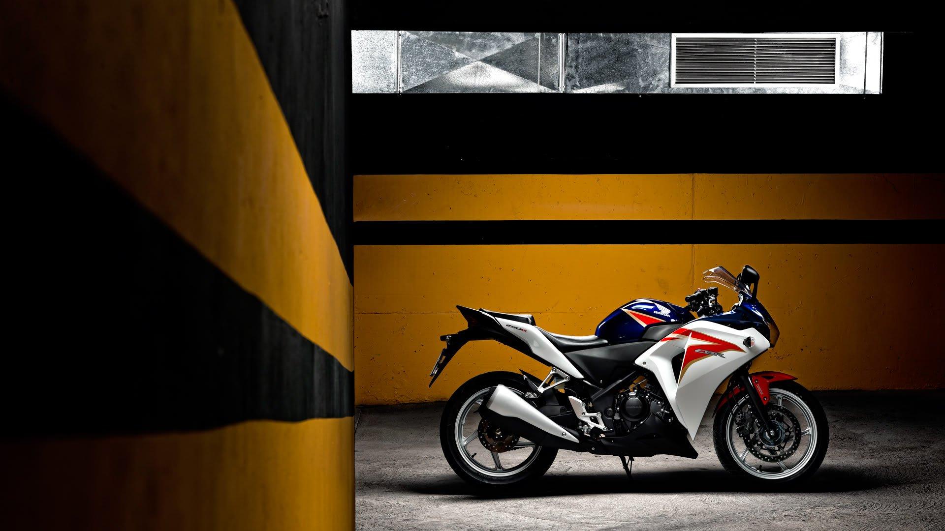 Honda CBR250R HD Wallpaper