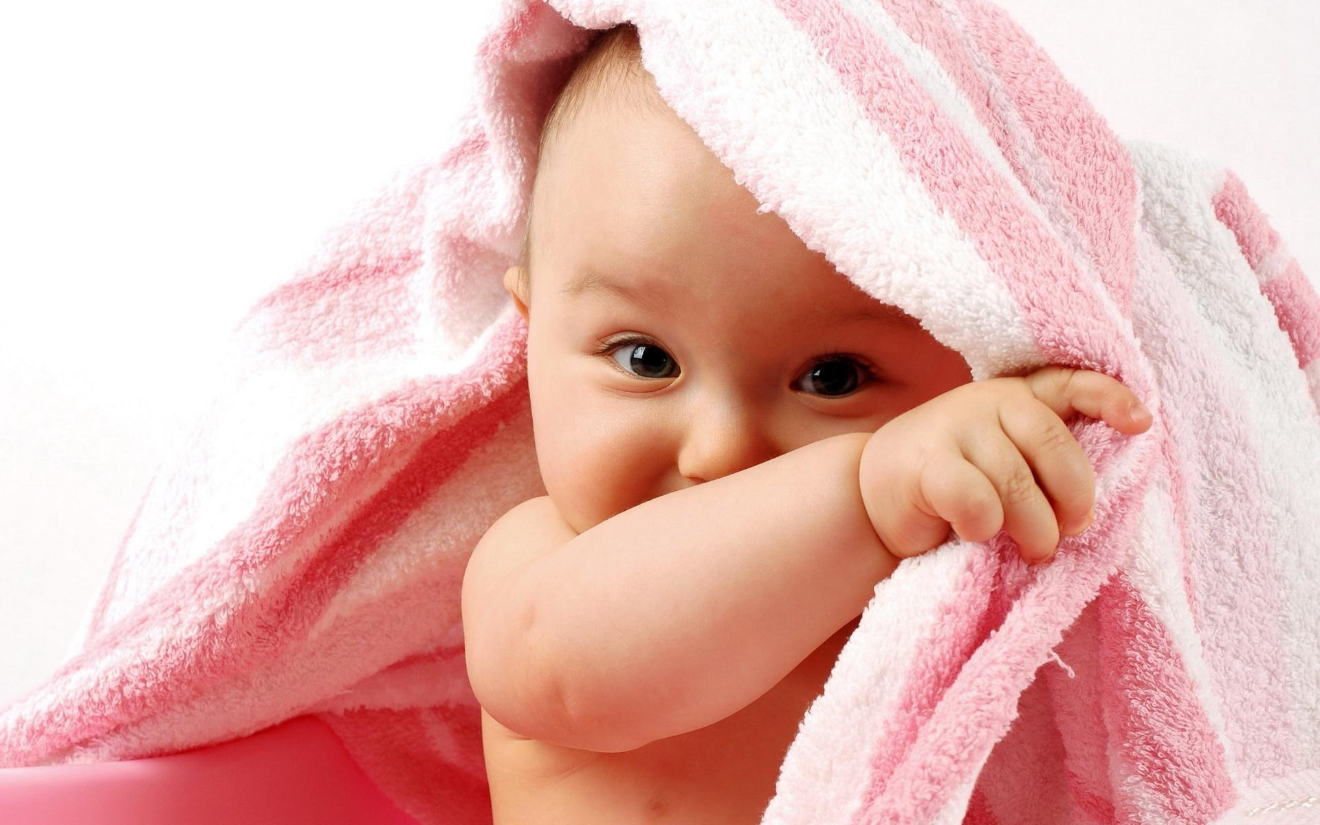 Cute Baby Wallpaper HD