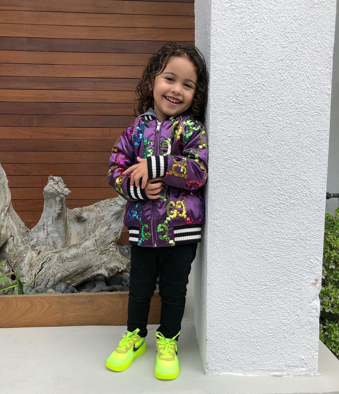 Elle Instagram profile with posts and stories