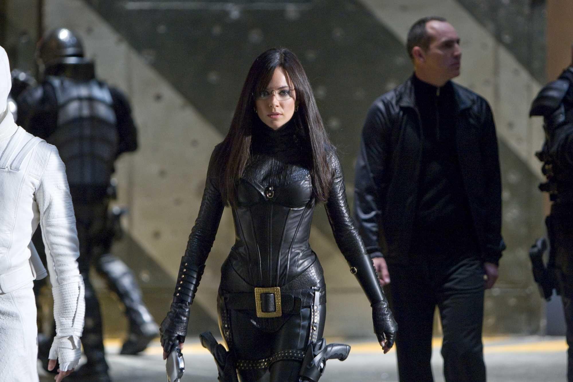 Sienna Miller as the Baroness in 'G.I. Joe: The Rise of Cobra'. Female villains, Woman movie, Joe movie