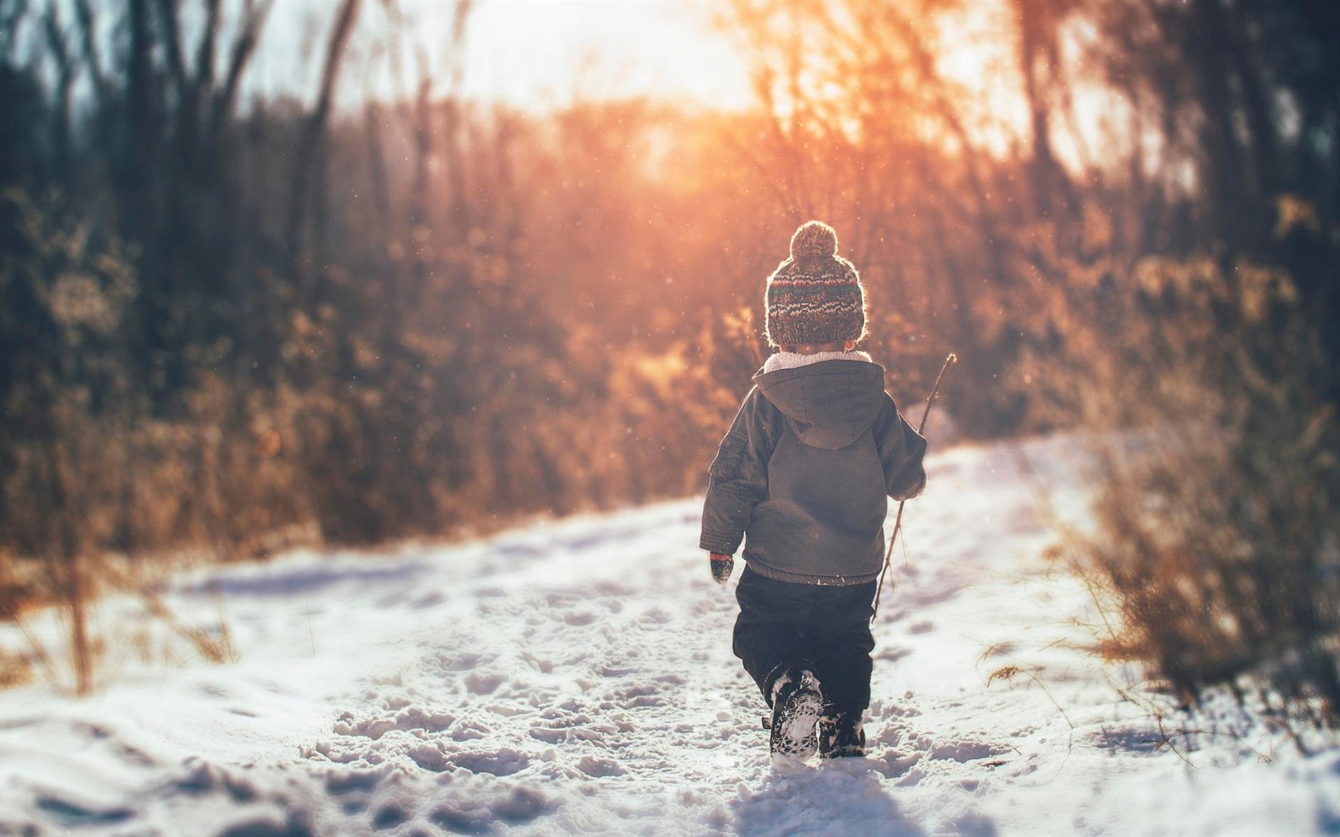 Child boy walk in the snow, winter, back view 640x1136 iPhone 5/5S/5C/SE wallpaper, background, picture, image