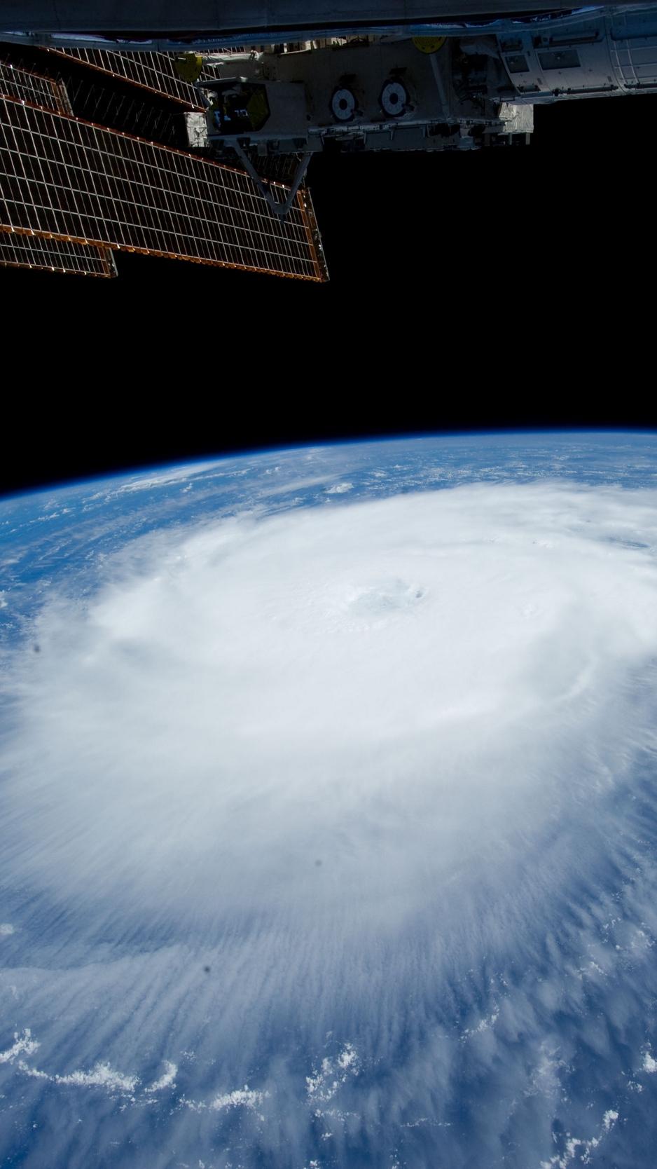 Download wallpaper 938x1668 hurricane, iss, earth, clouds