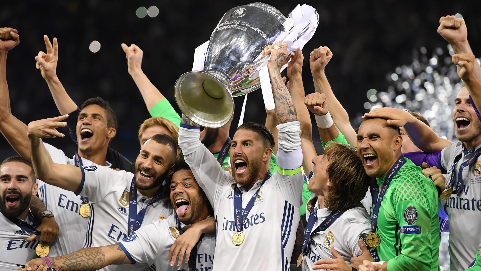 Real Madrid Celebrating Wallpaper HD 2018 background