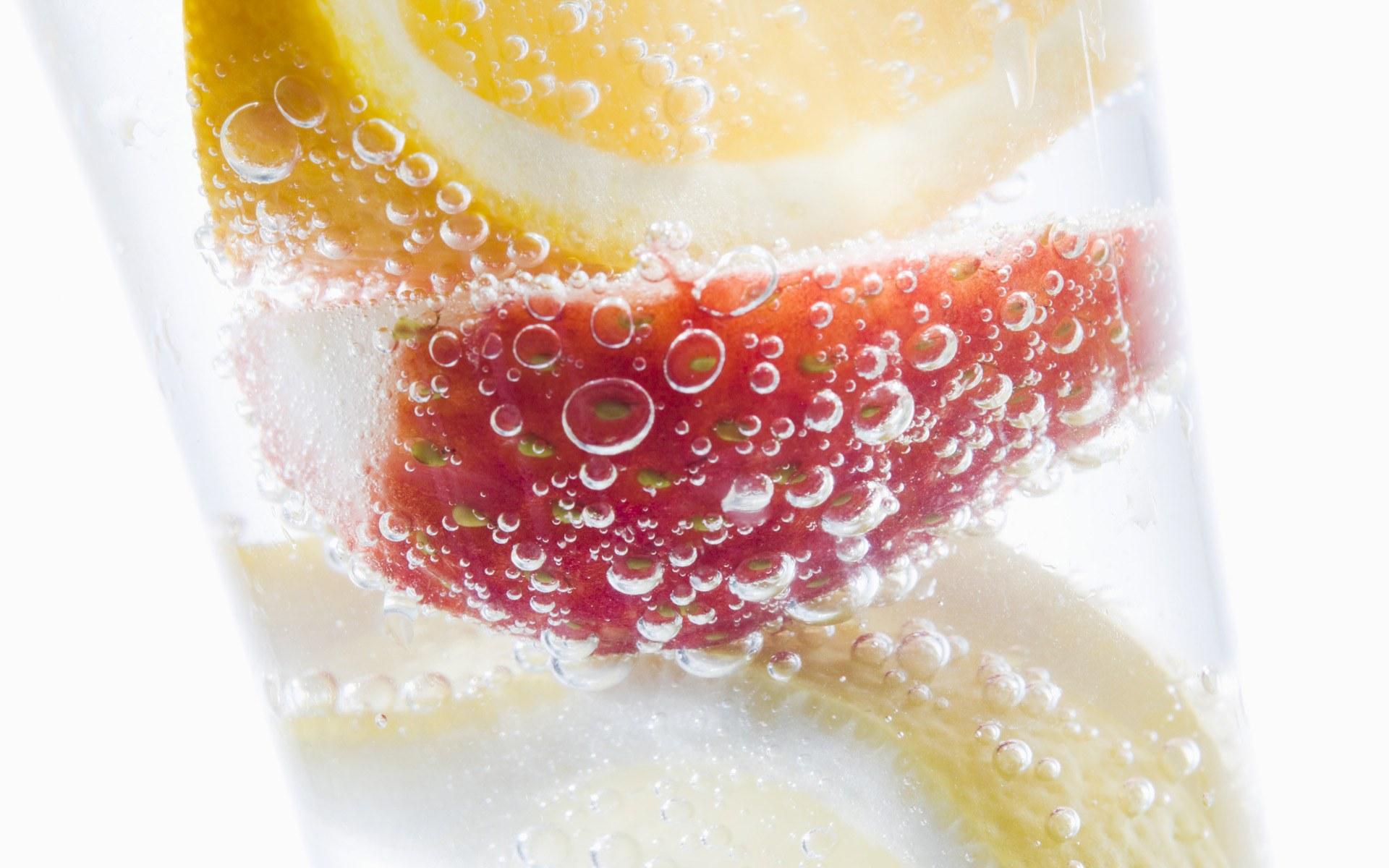 HB152 350A Carbonated water strawberry lemon Wallpaper