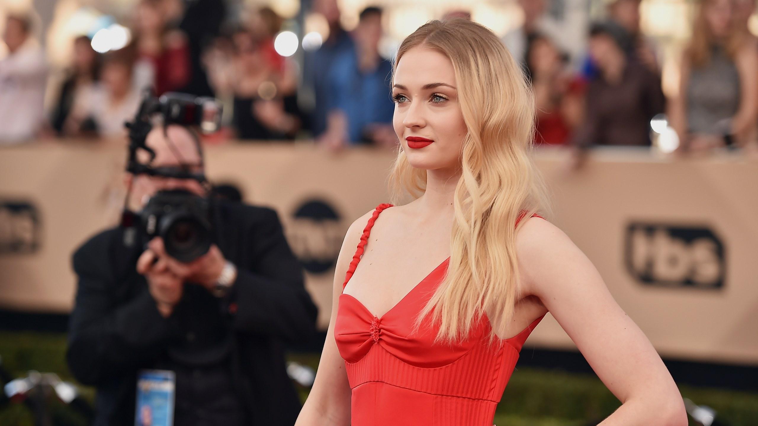 Sophie Turner Talks About Going Back to Blonde Hair