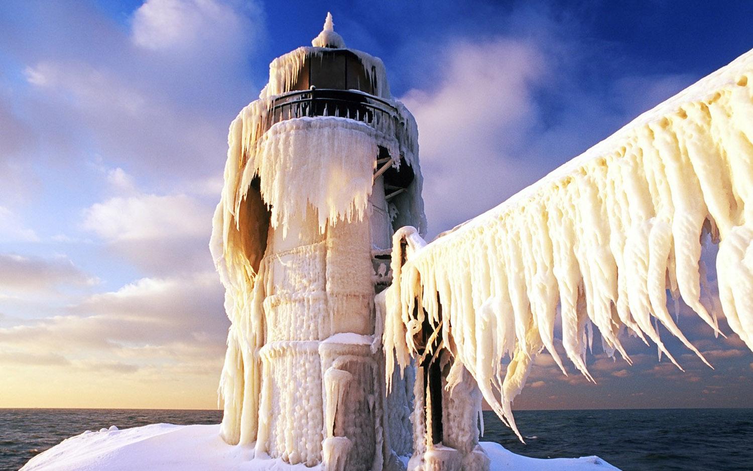 snow covered st joseph lighthouse 33660 .freegreatpicture.com
