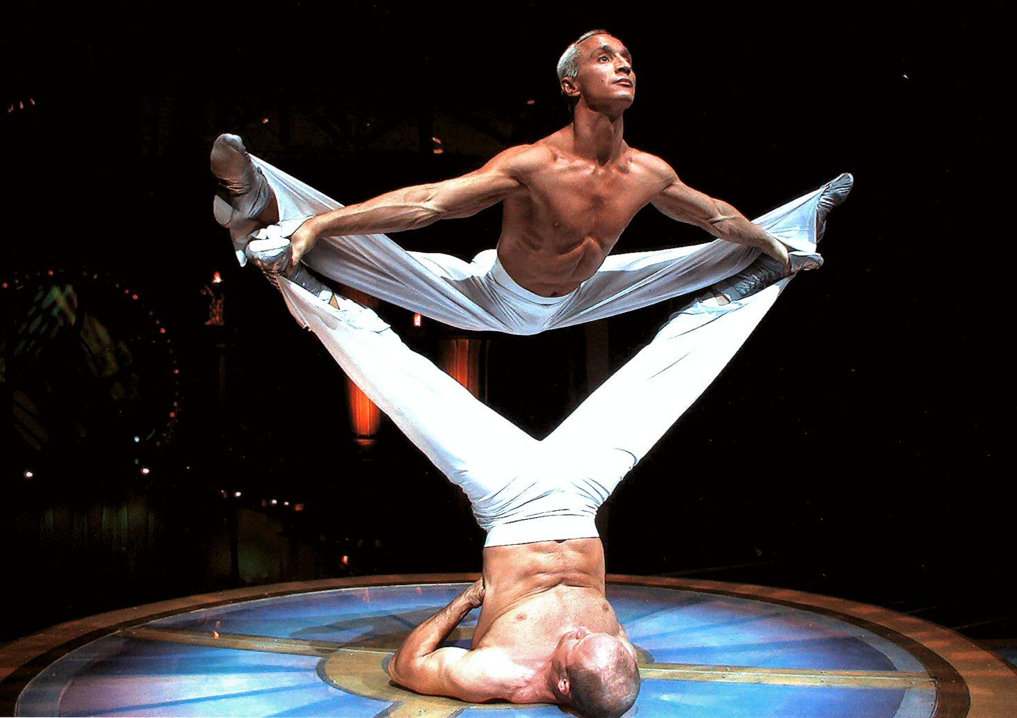 Cirque Du Soleil Worlds Away Wallpaper