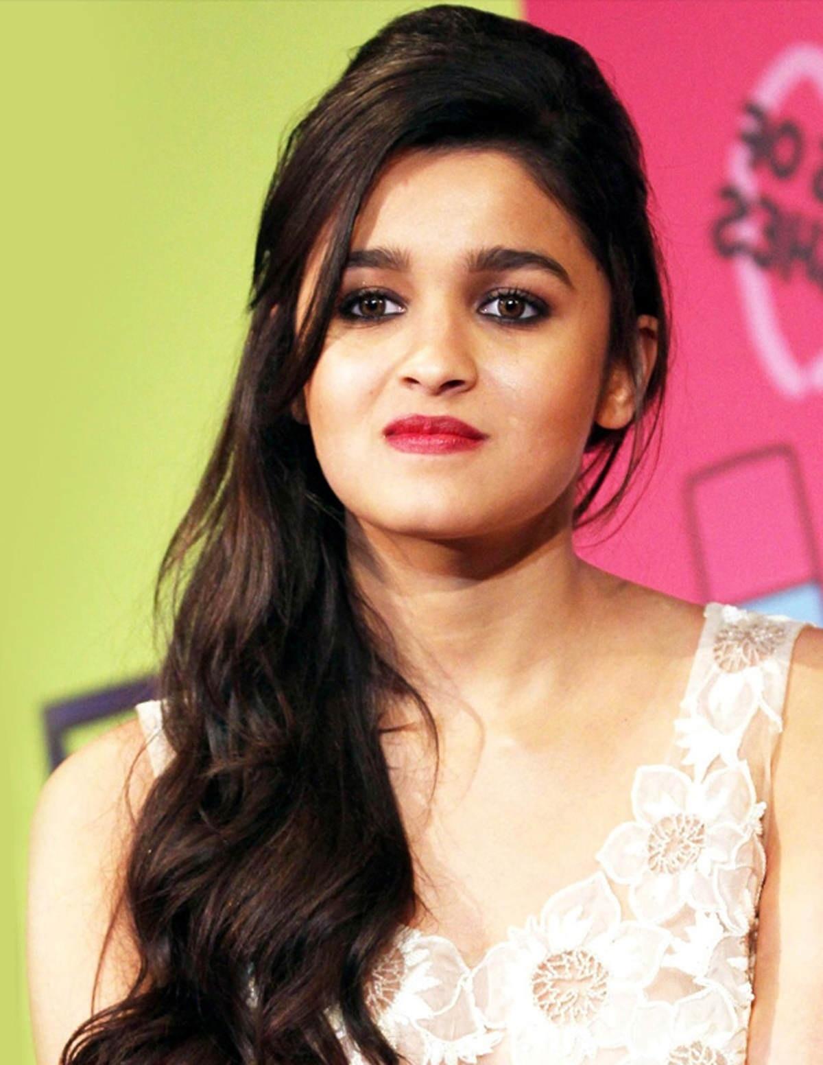 Download Angry Face of Alia Bhatt Wallpaper HD FREE Uploaded