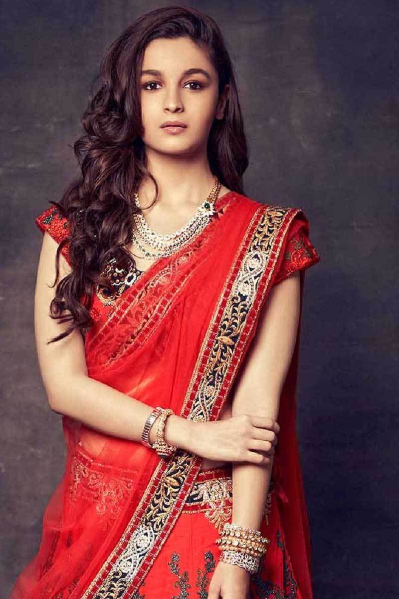 Alia Bhatt in red saree looking gorgeous mobile wallpaper