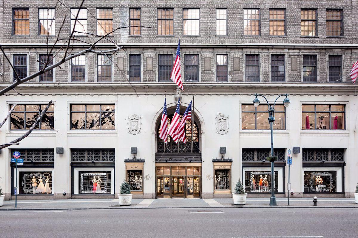 Lord & Taylor will sell its landmarked Fifth Avenue flagship