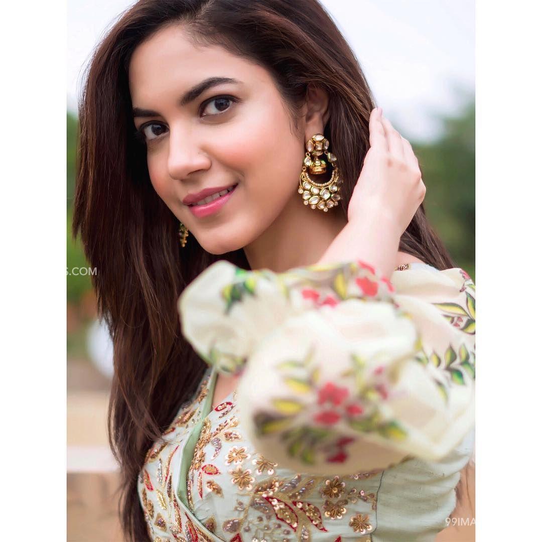 65Ritu Varma Beautiful Photo & Mobile Wallpaper HD