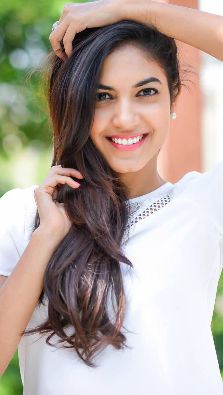 Ritu varma Wallpaper