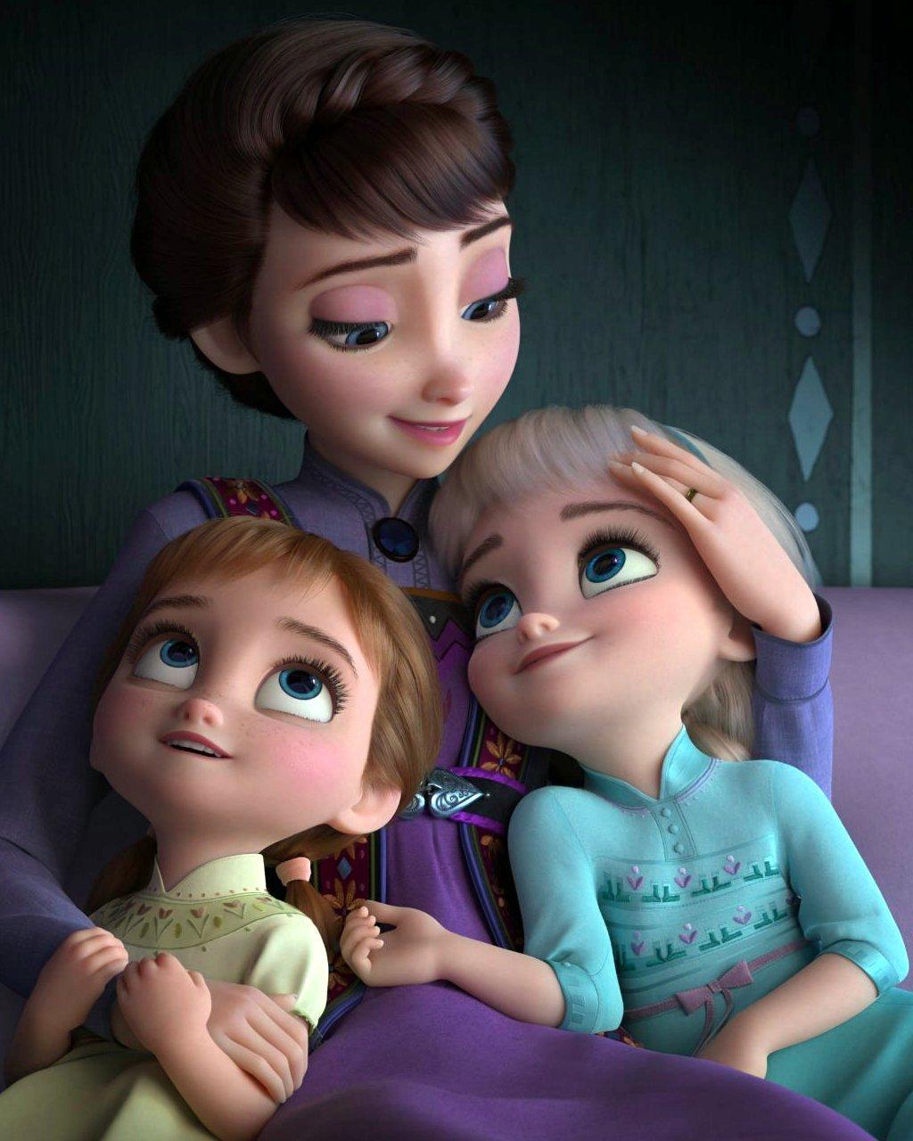 Queen Iduna with Anna and Elsa Anna Photo