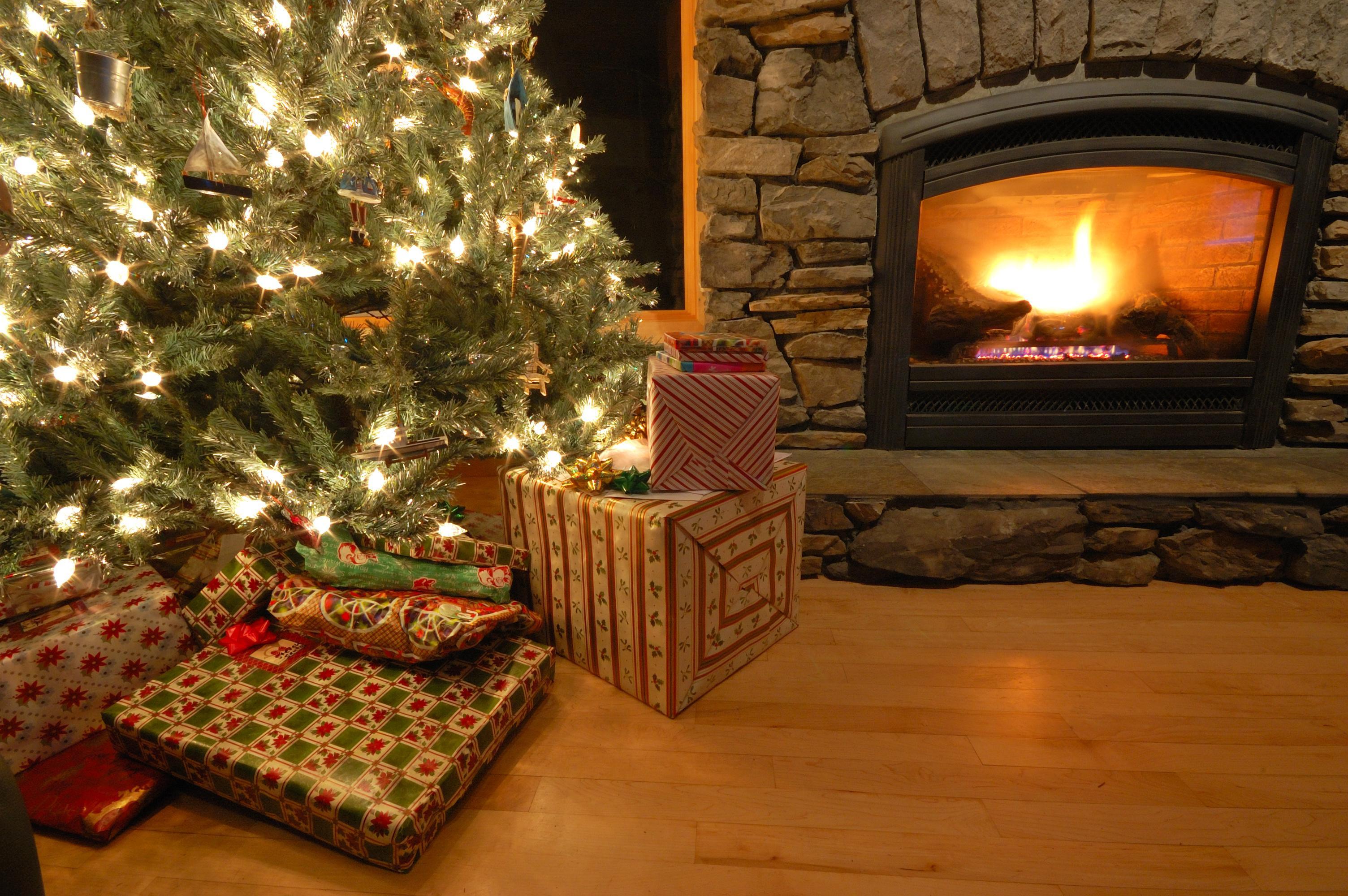 Christmas fireplace fire holiday festive decorations e wallpaperx2000