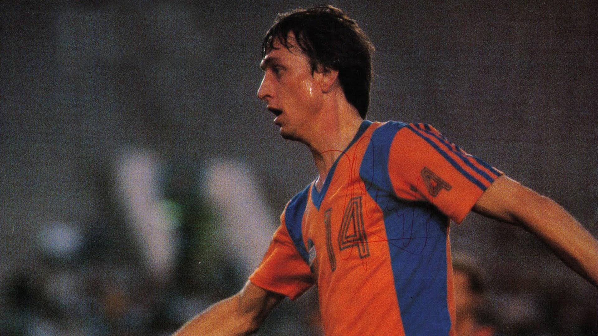 Johan Cruyff, Player HD Wallpaper & Background • 13236 • Wallur