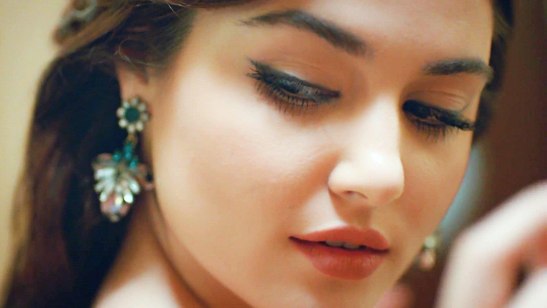 BEAUTIFUL ACTRESS WHO ROCK THE WORLD WITH HER BEAUTY