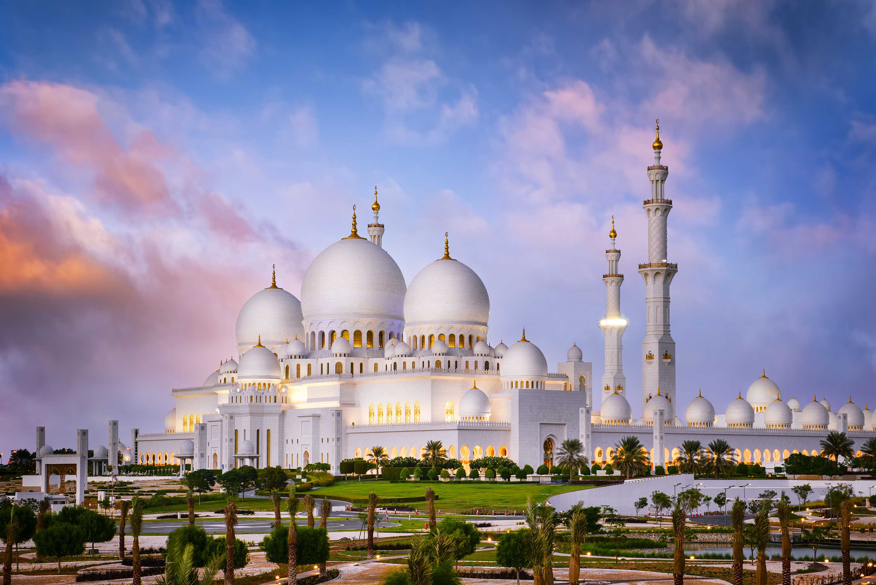 Sheikh Zayed Mosque in Abu Dhabi: Learn its secrets