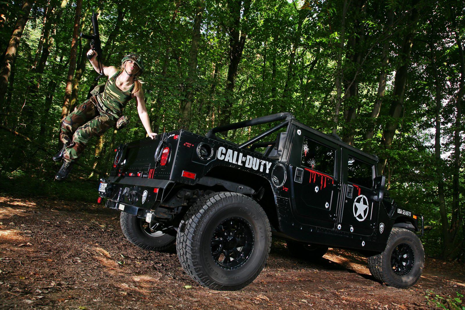 Wallpaper N Costumes: Call of Duty Inspires Hummer H1 Wrap