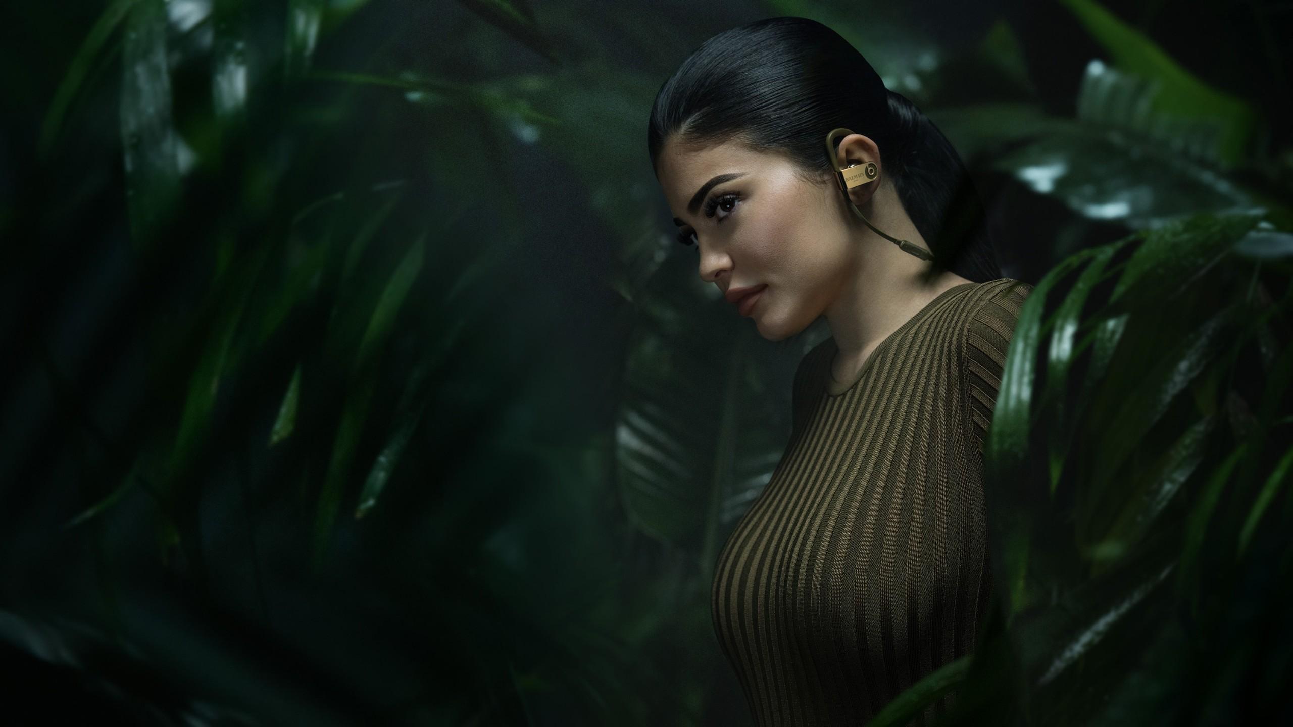 2560x1440 kylie jenner wallpaper for computer
